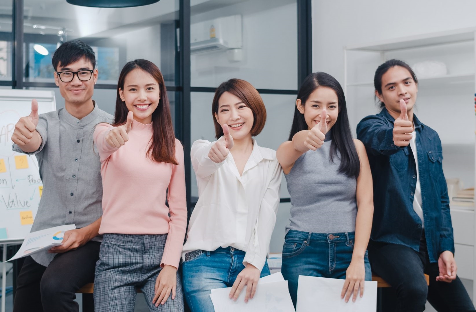 Duy tr&igrave; lối sống t&iacute;ch cực l&agrave;nh mạnh, thiết lập mối quan hệ gi&uacute;p đỡ lẫn nhau